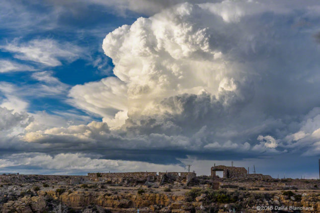 Strong thunderstorm N of Two Guns, AZ. (1707 MST 21 October 2018)