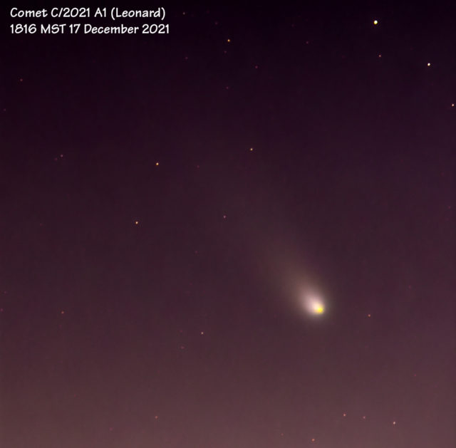 Telephoto view of the comet and tail. (Stack of 13x15seconds, 300 mm, f/8, ISO 400.)